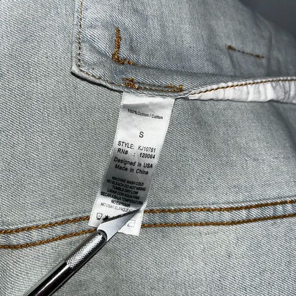 Mono B | oversized light wash denim jacket w/ distressed back NWOT R$64 Small - Picture 6 of 7